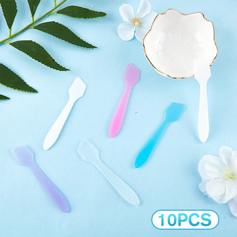 Set of 10 colorful mini cosmetic spatulas for applying face masks and creams, plastic beauty DIY tools